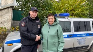 Жительница Льговского района поблагодарила участкового уполномоченного полиции, который помог ей и ее подруге выбраться из леса