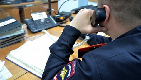 Во Льговском районе сотрудники полиции задержали курьера мошенников